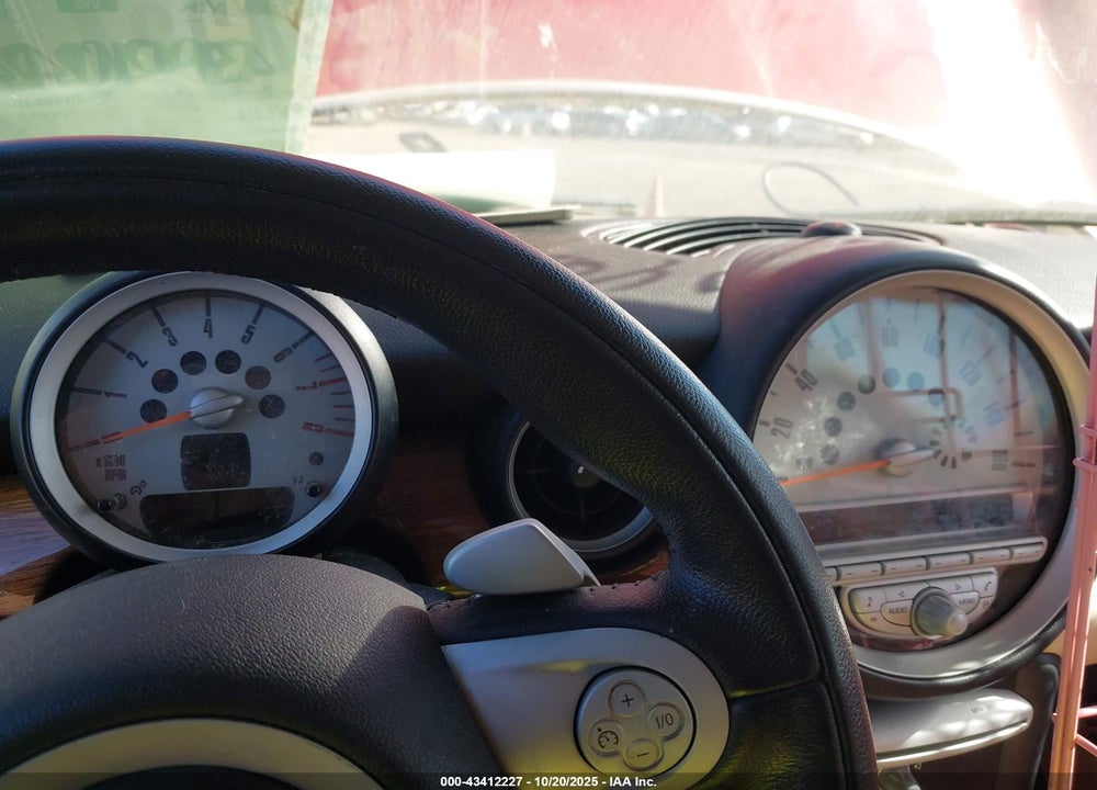 2010 MINI COOPER S VIN: WMWMF7C56ATZ34628