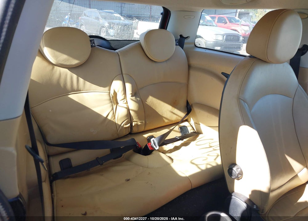 2010 MINI COOPER S VIN: WMWMF7C56ATZ34628
