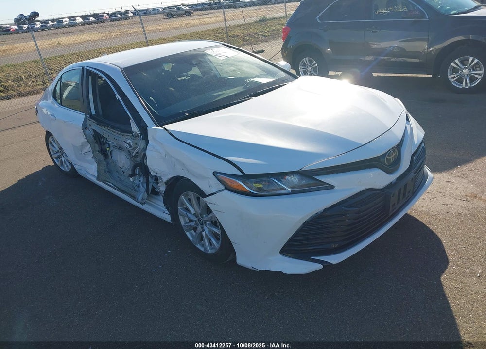 2019 TOYOTA CAMRY LE VIN: 4T1B11HK2KU796047