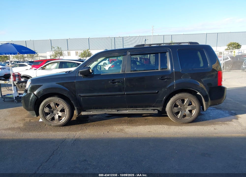 2015 HONDA PILOT TOURING VIN: 5FNYF3H96FB011178