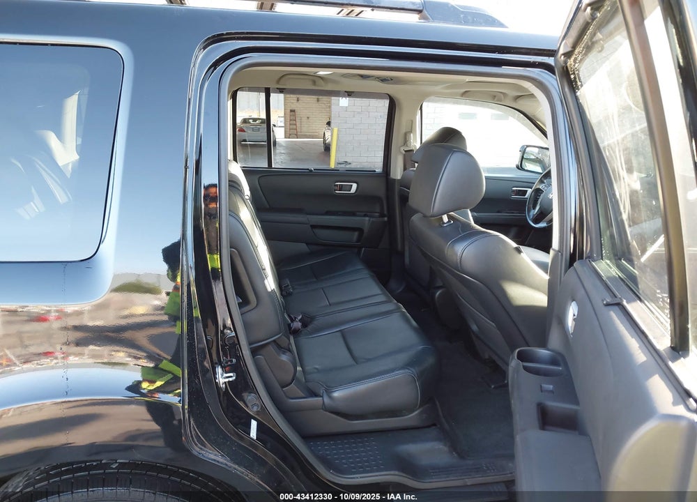 2015 HONDA PILOT TOURING VIN: 5FNYF3H96FB011178