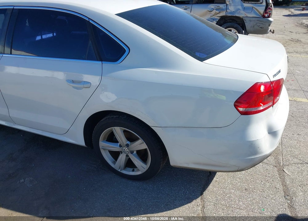 2013 VOLKSWAGEN PASSAT VIN: 1VWBH7A37DC085262