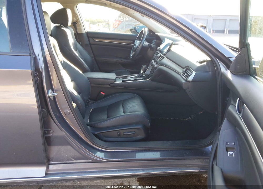 2018 HONDA ACCORD VIN: 1HGCV1F55JA239192