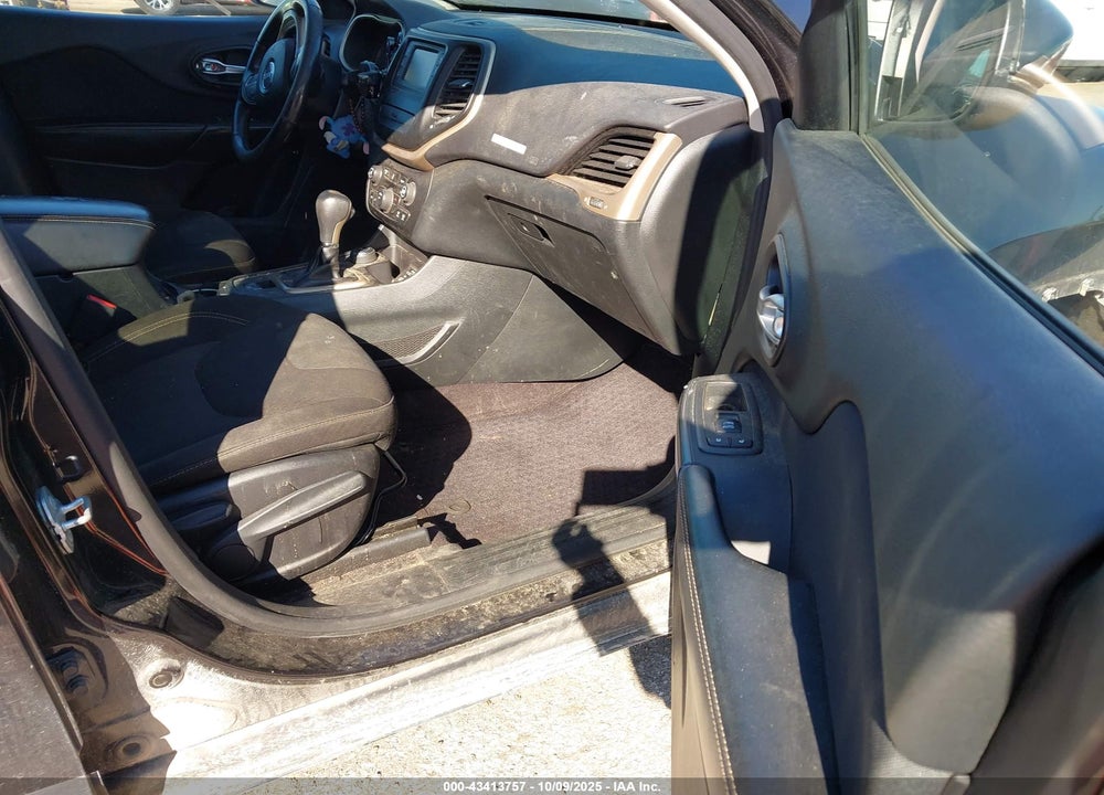 2016 JEEP CHEROKEE ALTITUDE VIN: 1C4PJMCB9GW193935