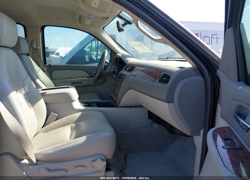 2008 CHEVROLET SUBURBAN 1500 LT VIN: 1GNFC16088R197853