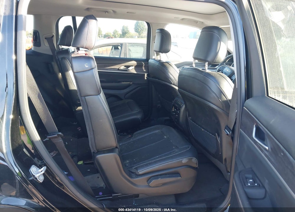 2023 JEEP GRAND CHEROKEE L LIMITED 4X4 VIN: 1C4RJKBG1P8731333