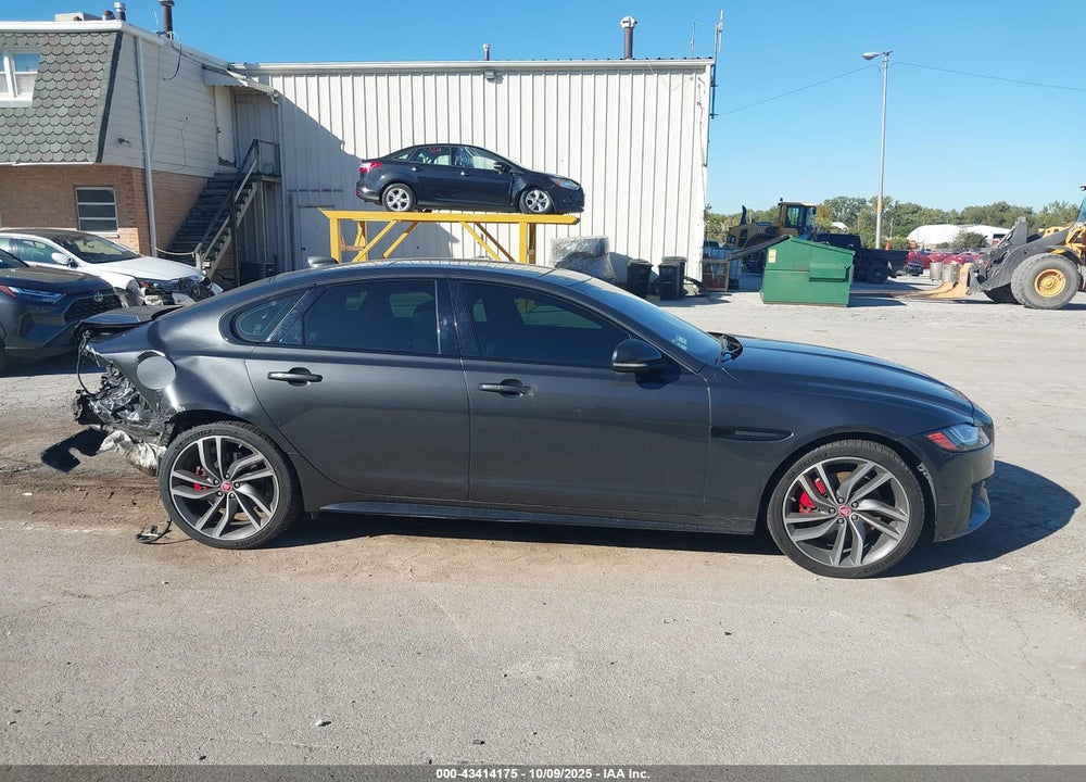 2017 JAGUAR XF VIN: SAJBG4BV6HCY34659
