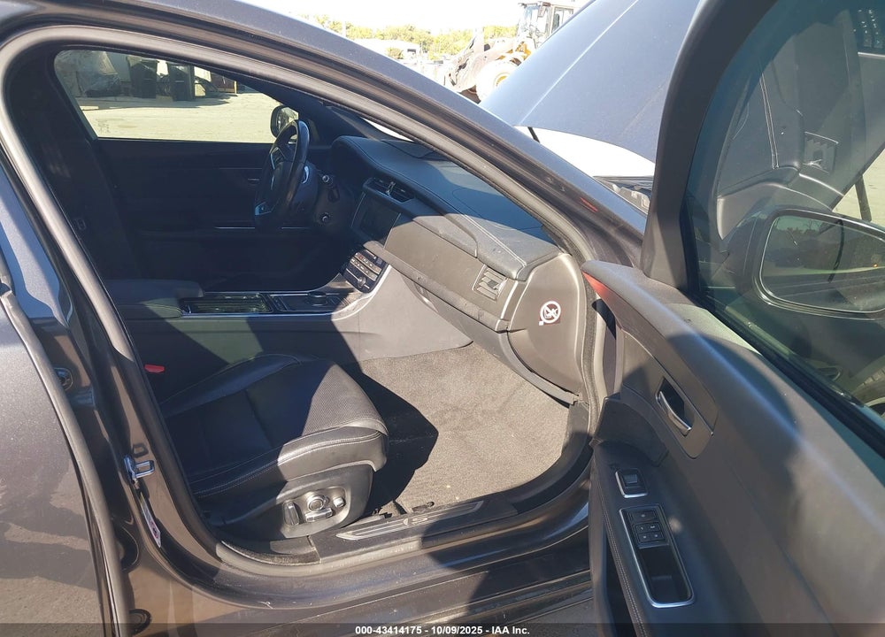 2017 JAGUAR XF VIN: SAJBG4BV6HCY34659