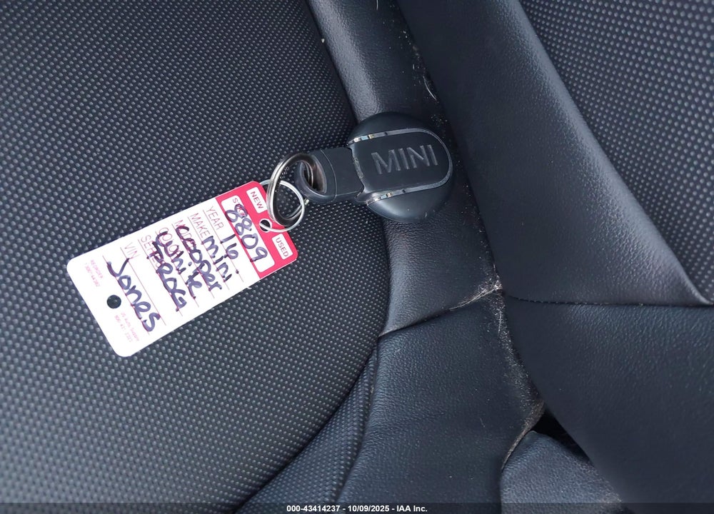2016 MINI HARDTOP COOPER VIN: WMWXU1C5XG2D09554