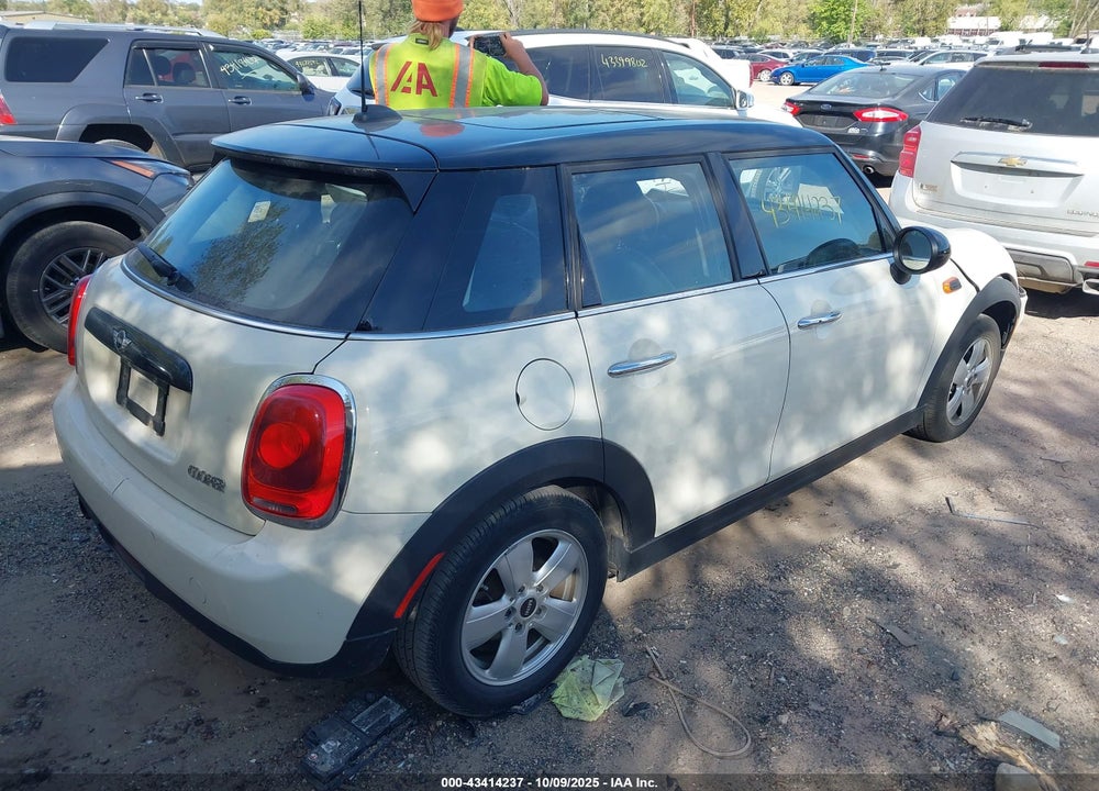 2016 MINI HARDTOP COOPER VIN: WMWXU1C5XG2D09554