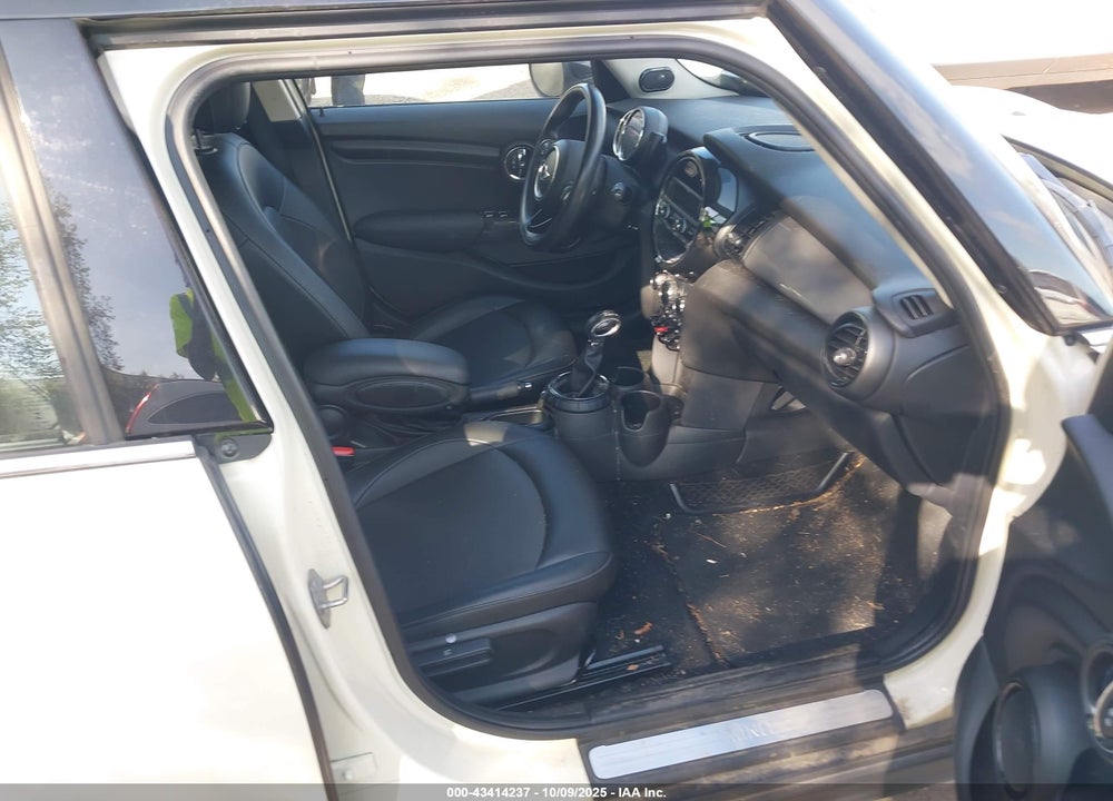 2016 MINI HARDTOP COOPER VIN: WMWXU1C5XG2D09554
