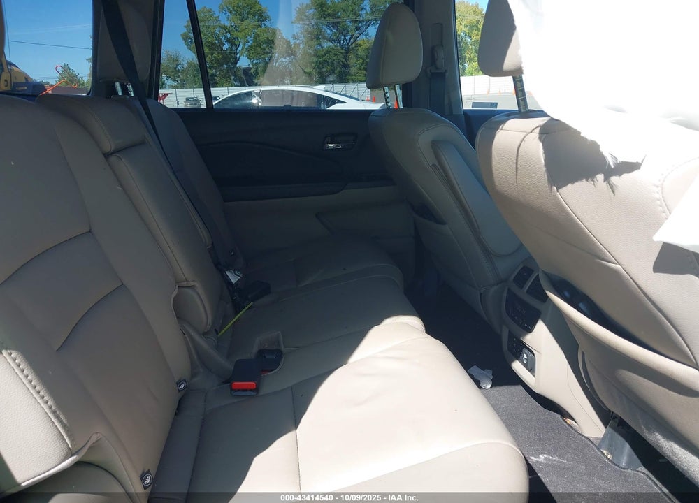 2018 HONDA PILOT VIN: 5FNYF5H98JB015527