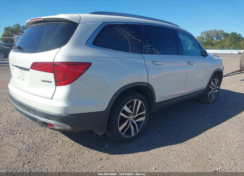 2018 HONDA PILOT VIN: 5FNYF5H98JB015527