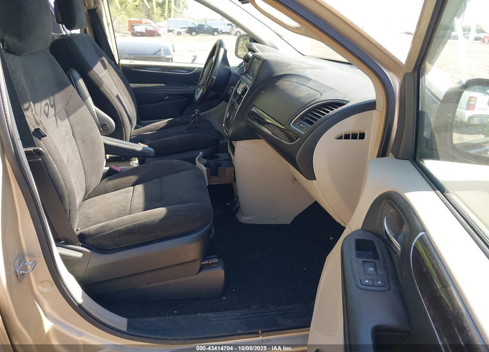 2011 CHRYSLER TOWN & COUNTRY TOURING VIN: 2A4RR5DG7BR677258