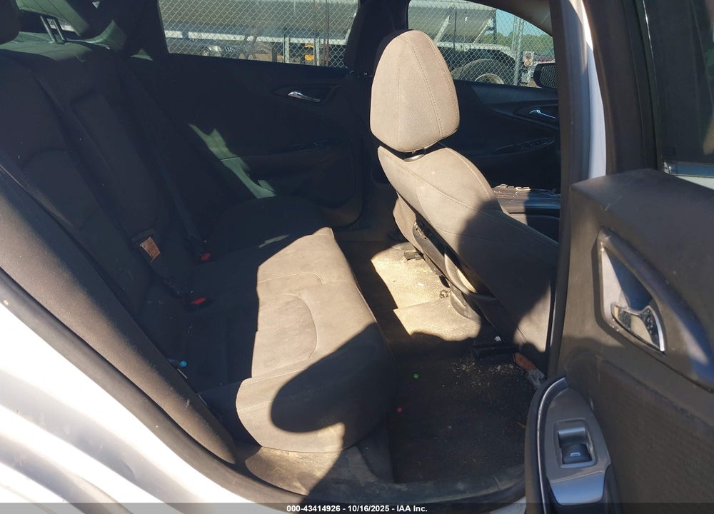 2018 CHEVROLET MALIBU LT VIN: 1G1ZD5ST3JF125128
