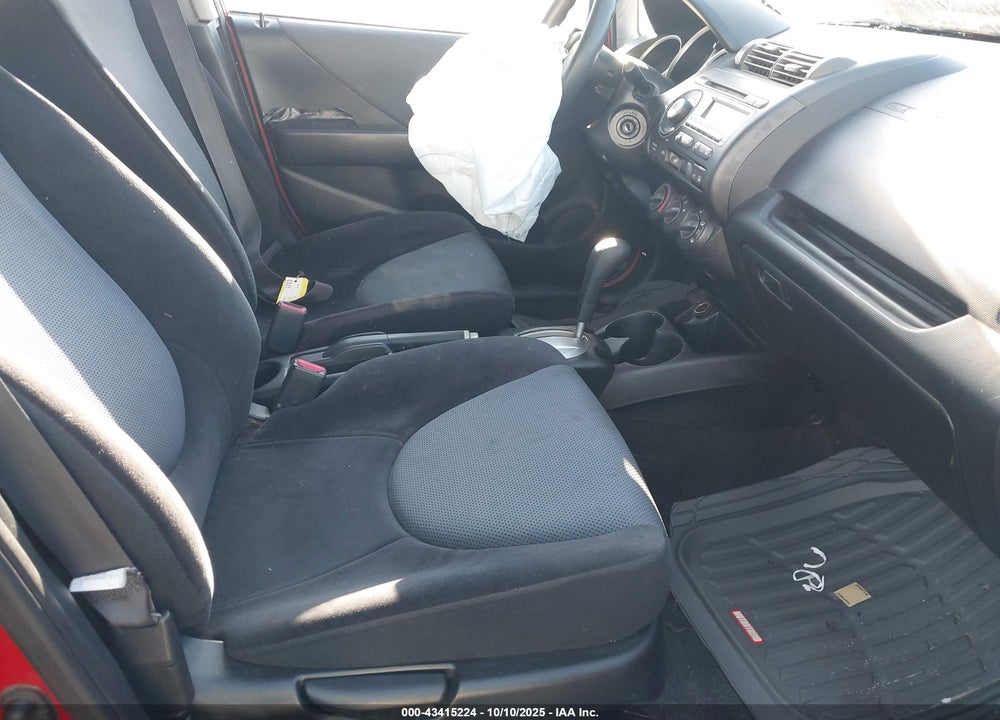 2008 HONDA FIT VIN: JHMGD384X8S024882