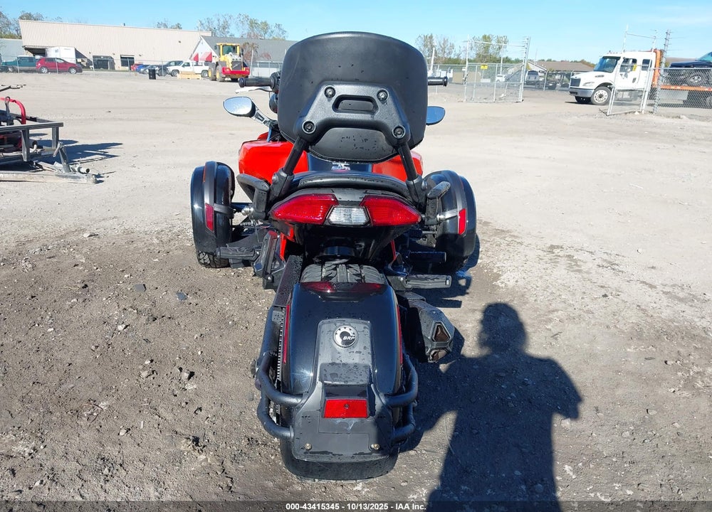 2015 CAN-AM SPYDER ROADSTER F3/F3-S VIN: 2BXRDCD21FV001043