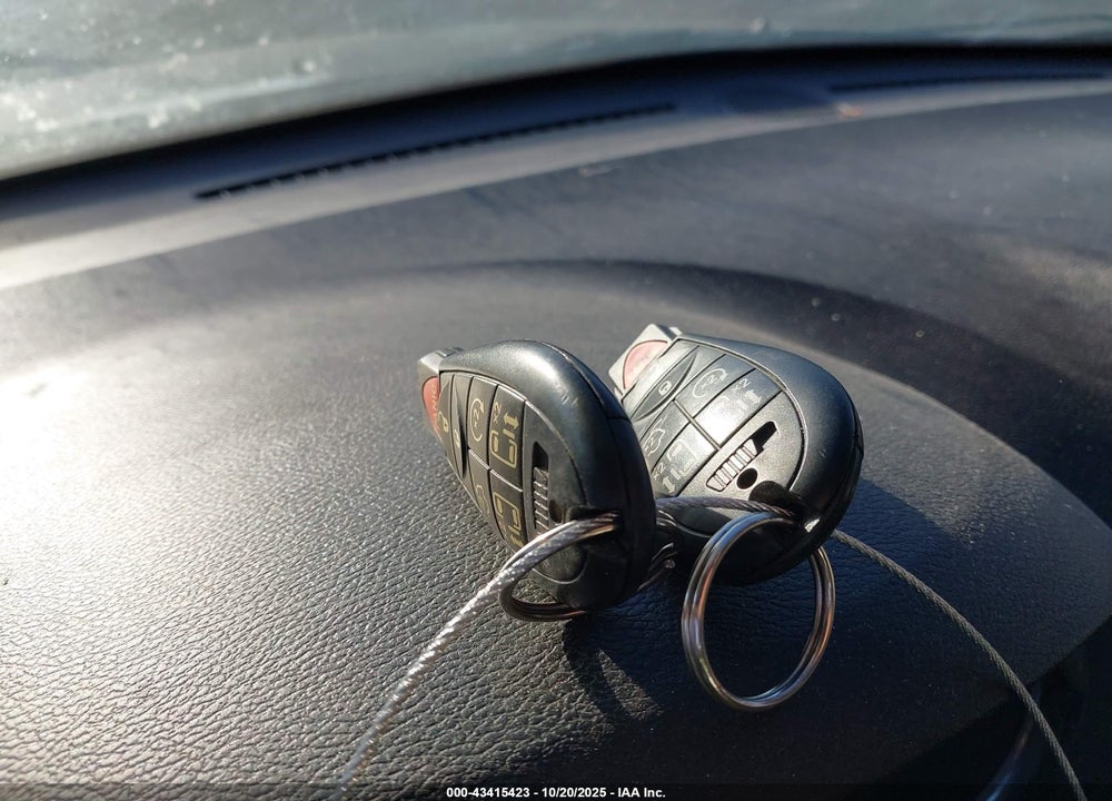 2015 CHRYSLER TOWN & COUNTRY VIN: 2C4RC1BG7FR572938