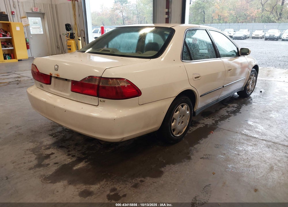 1998 HONDA ACCORD LX VIN: 1HGCG5644WA251849