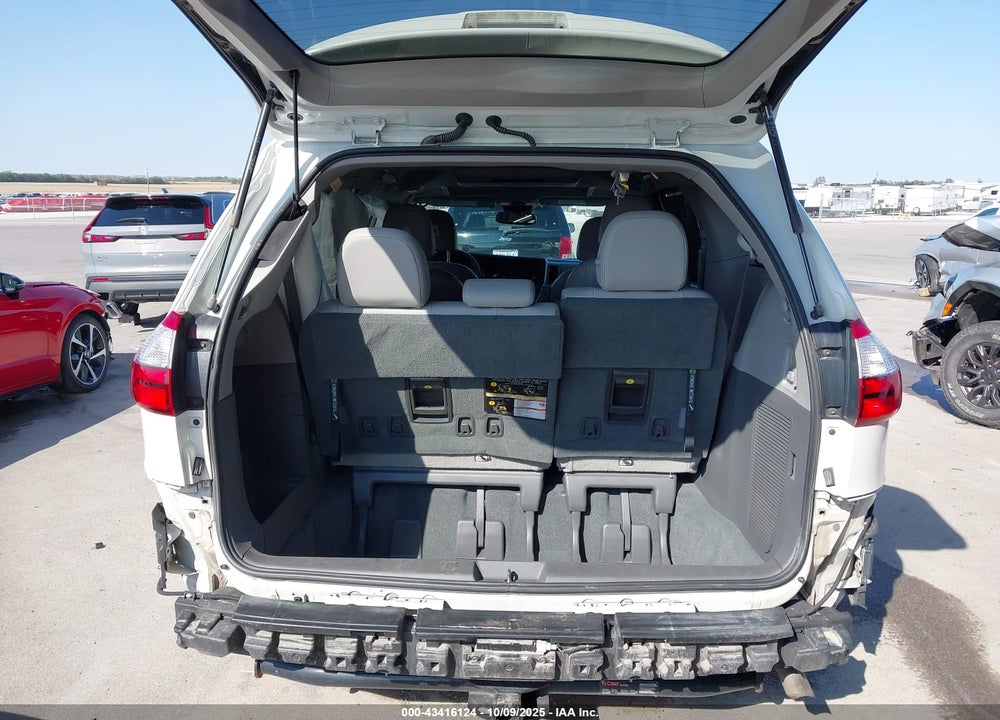 2019 TOYOTA SIENNA XLE PREMIUM 7 PASSENGER VIN: 5TDDZ3DC3KS221802