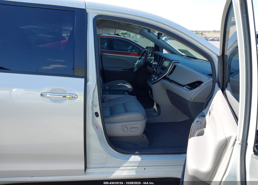 2019 TOYOTA SIENNA XLE PREMIUM 7 PASSENGER VIN: 5TDDZ3DC3KS221802