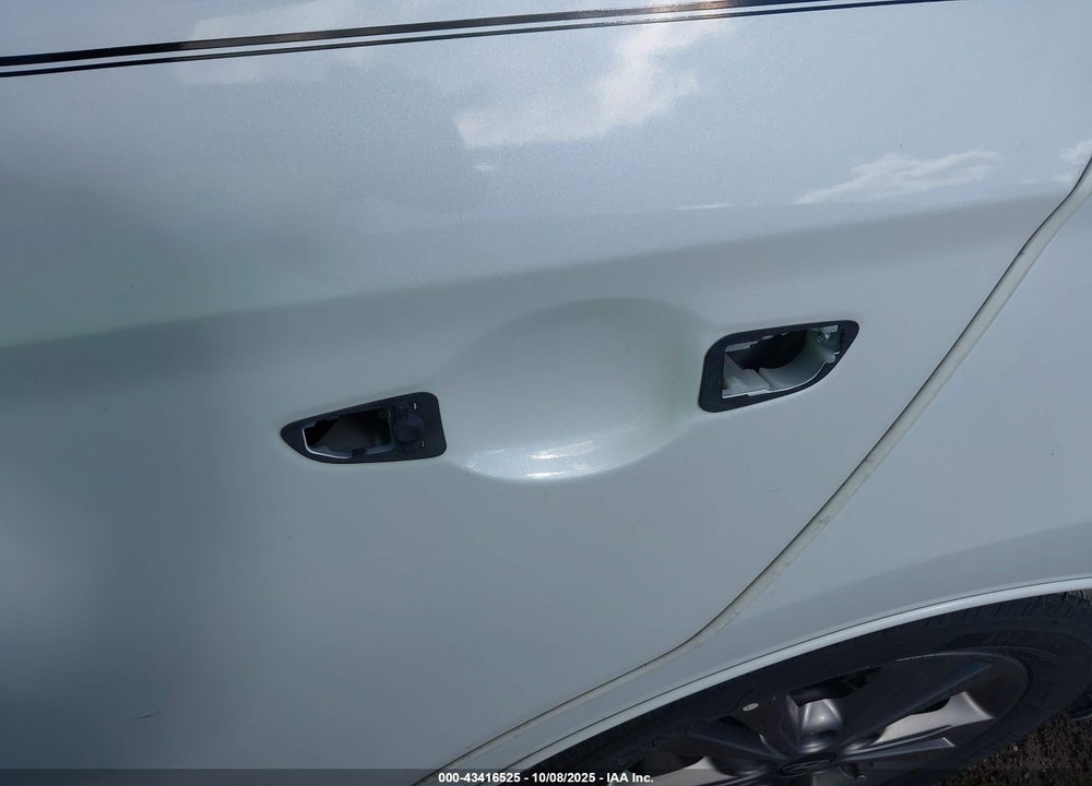 2017 HYUNDAI ELANTRA VIN: 5NPD84LF6HH179869