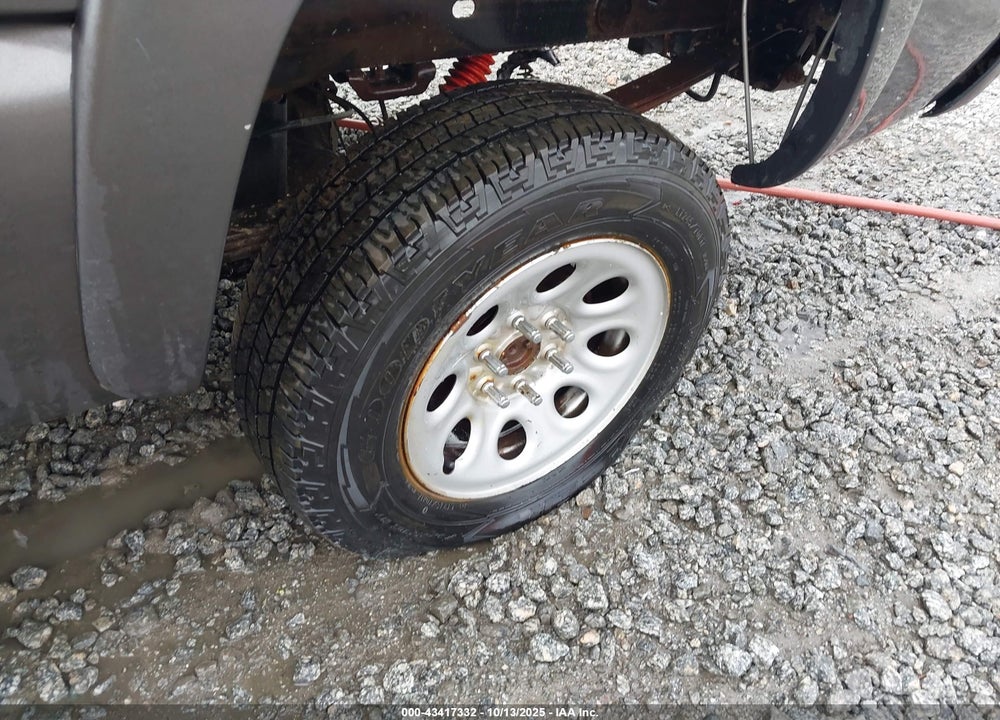 2005 GMC SIERRA 1500 SLE VIN: 2GTEK13T851393981