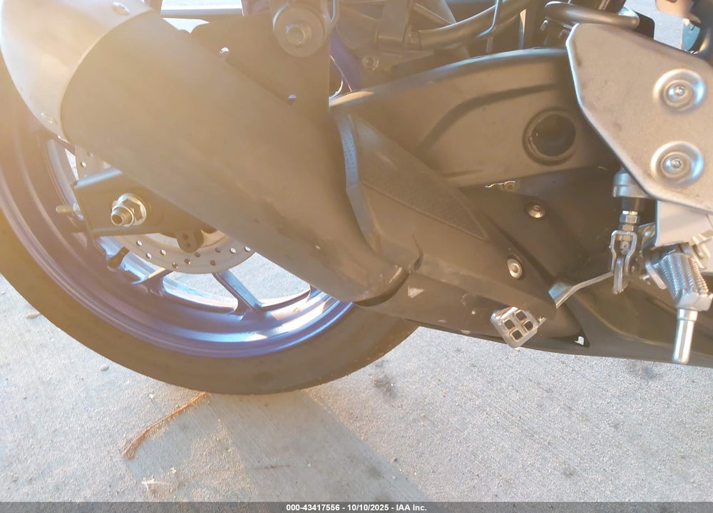 2023 YAMAHA YZFR3 A VIN: MH3RH18Y1PK011377