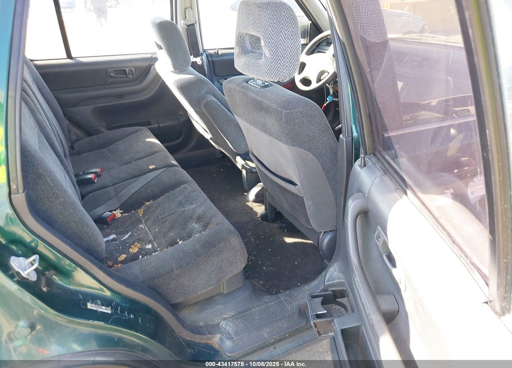 1999 HONDA CR-V LX VIN: JHLRD2840XC002647