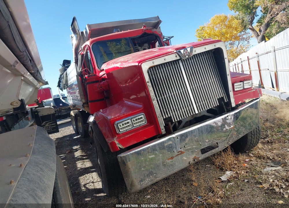 1996 WESTERN STAR/AUTO CAR CONVENTIONAL 4900 VIN: 2WLPCCJF2TK942075