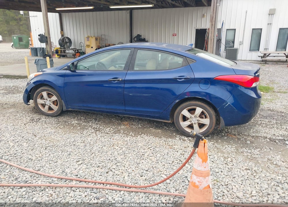 2013 HYUNDAI ELANTRA VIN: KMHDH4AE2DU556929