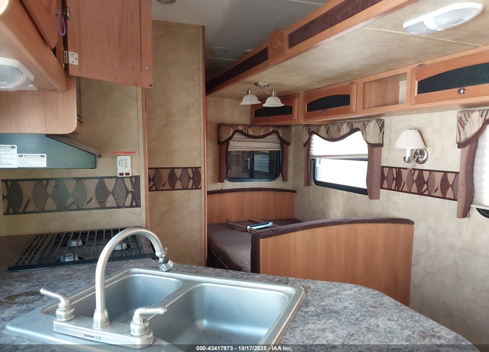 2010 KEYSTONE COUGAR M-27 SAB VIN: 4YDF27S21A2502756