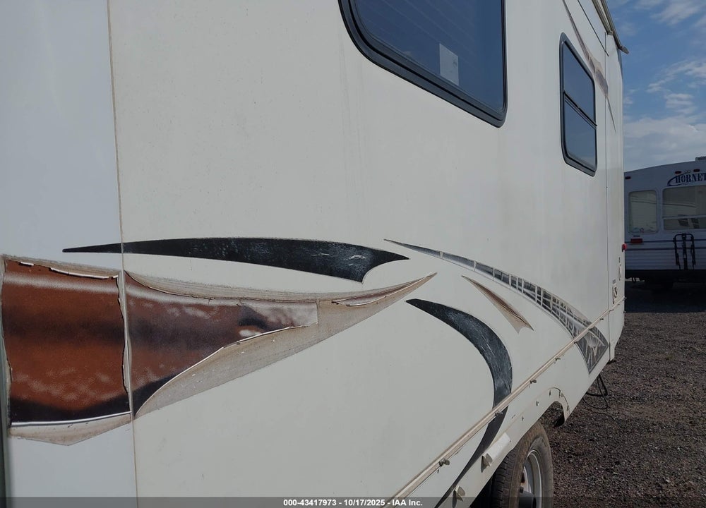 2010 KEYSTONE COUGAR M-27 SAB VIN: 4YDF27S21A2502756