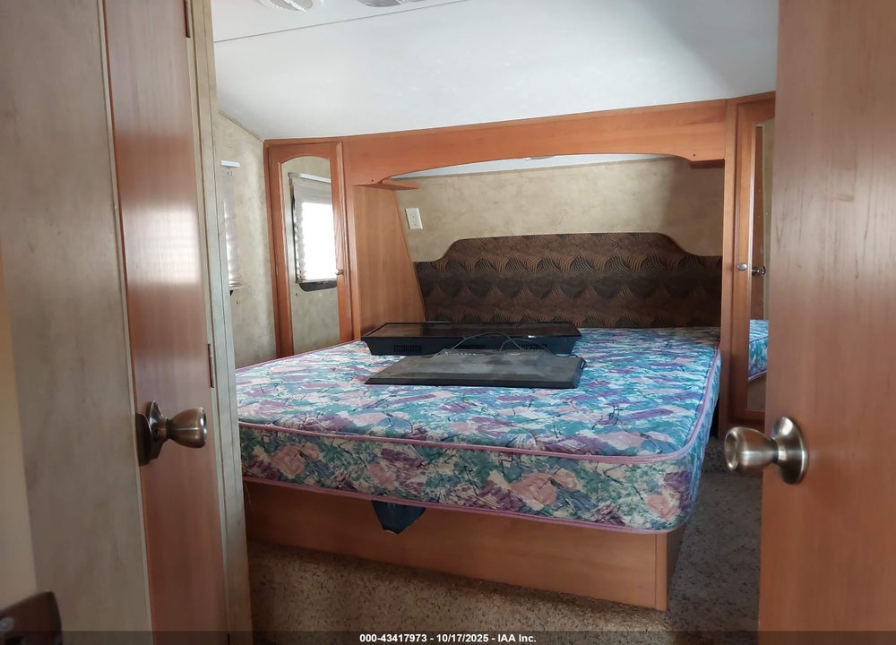 2010 KEYSTONE COUGAR M-27 SAB VIN: 4YDF27S21A2502756