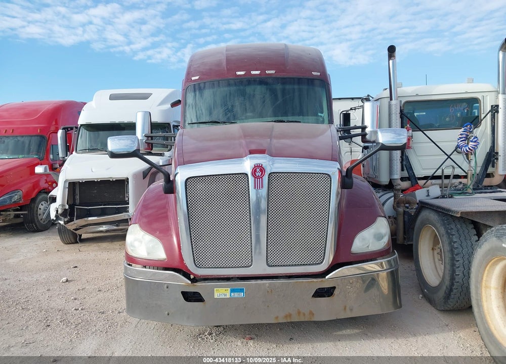 2017 KENWORTH T680 VIN: 1XKYDP9X8HJ176532