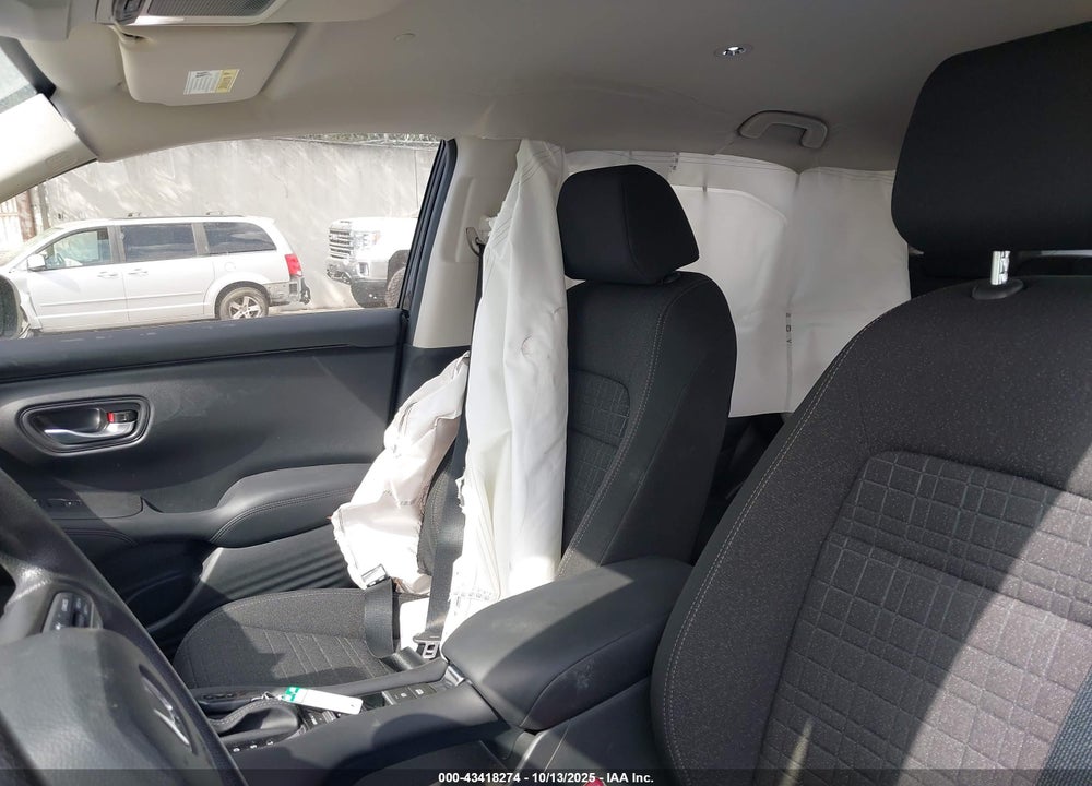 2025 HONDA HR-V 2WD LX VIN: 3CZRZ1H38SM754663