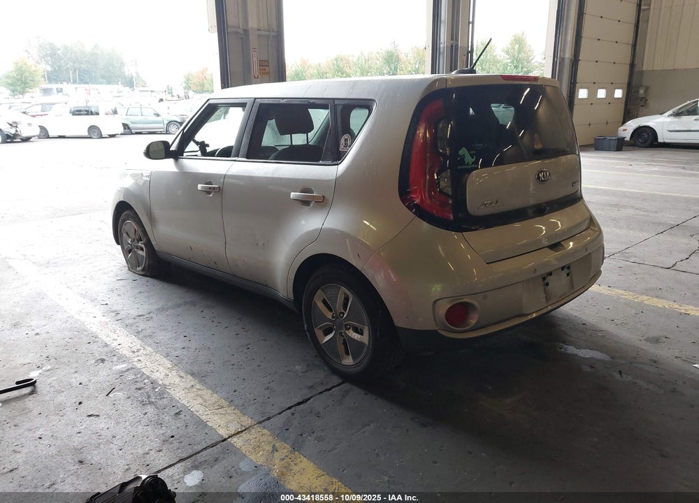 2019 KIA SOUL EV VIN: KNDJX3AE3K7038103