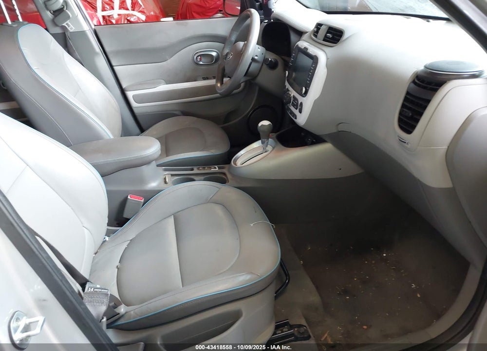 2019 KIA SOUL EV VIN: KNDJX3AE3K7038103