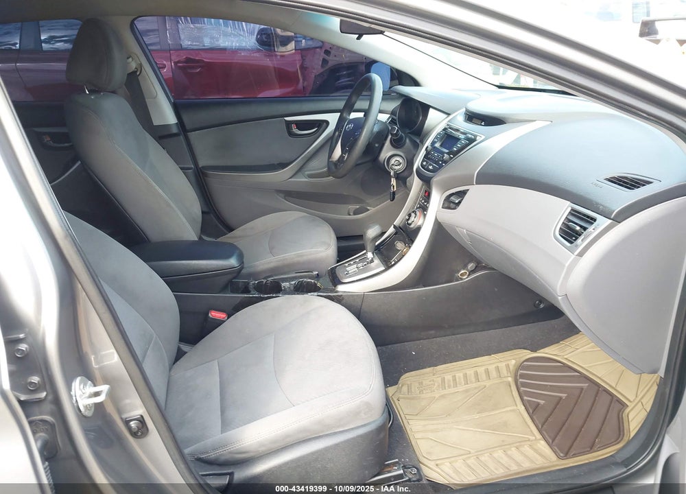 2013 HYUNDAI ELANTRA VIN: 5NPDH4AE3DH323737