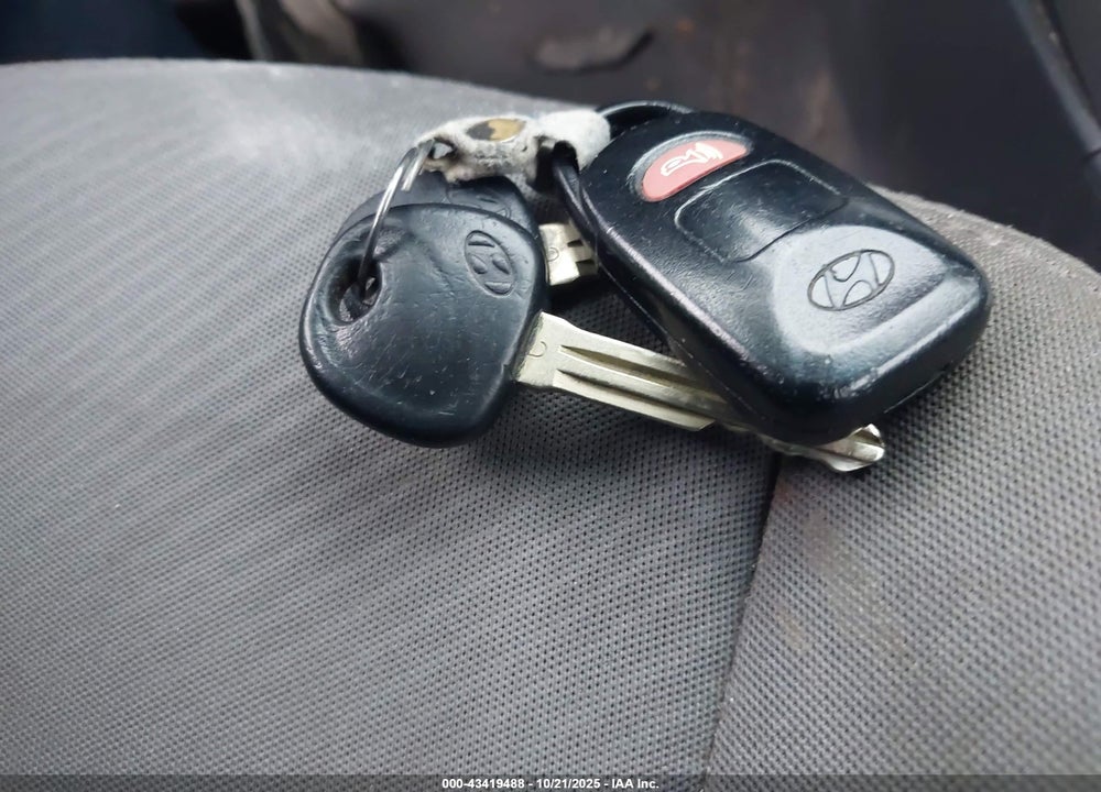 2013 HYUNDAI ELANTRA GLS VIN: 5NPDH4AE0DH339670