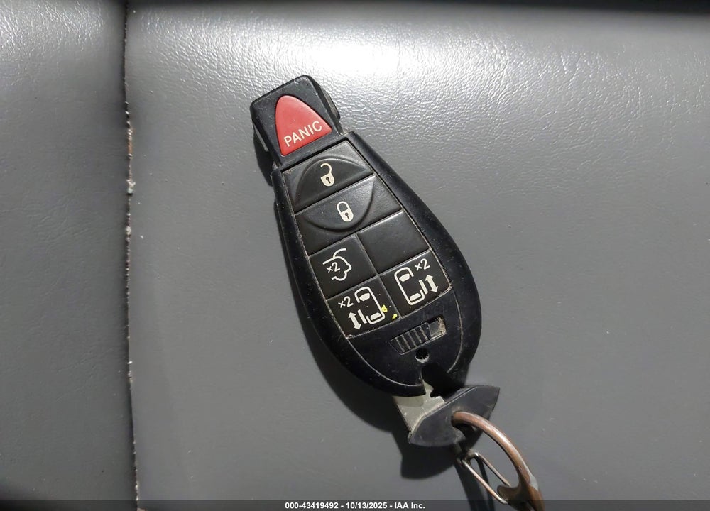 2010 VOLKSWAGEN ROUTAN SE VIN: 2V4RW3D12AR280205