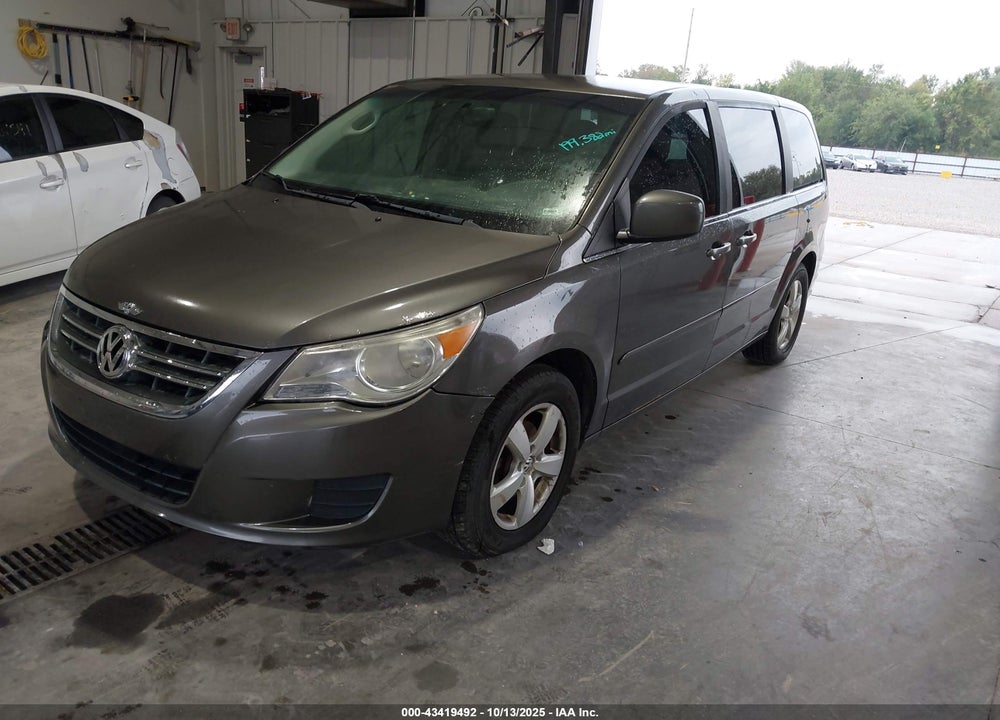 2010 VOLKSWAGEN ROUTAN SE VIN: 2V4RW3D12AR280205