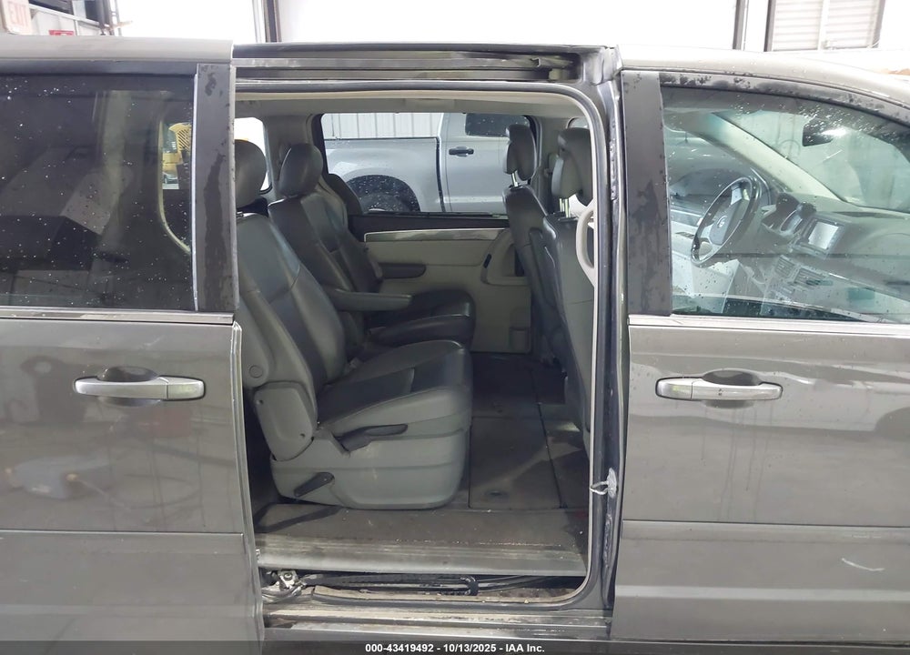2010 VOLKSWAGEN ROUTAN SE VIN: 2V4RW3D12AR280205