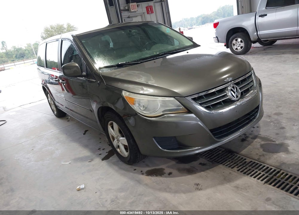 2010 VOLKSWAGEN ROUTAN SE VIN: 2V4RW3D12AR280205