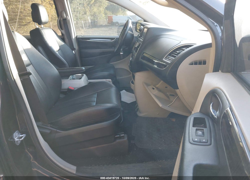 2014 CHRYSLER TOWN & COUNTRY TOURING VIN: 2C4RC1BG8ER218800