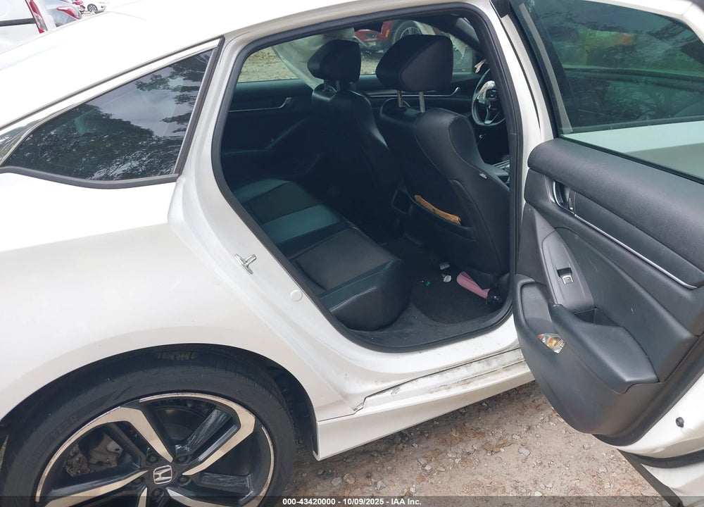2018 HONDA ACCORD VIN: 1HGCV1F35JA237926