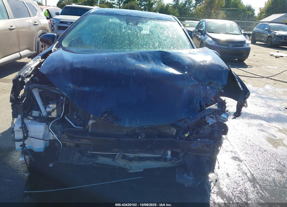 2019 TOYOTA COROLLA XLE VIN: 2T1BURHE0KC207658