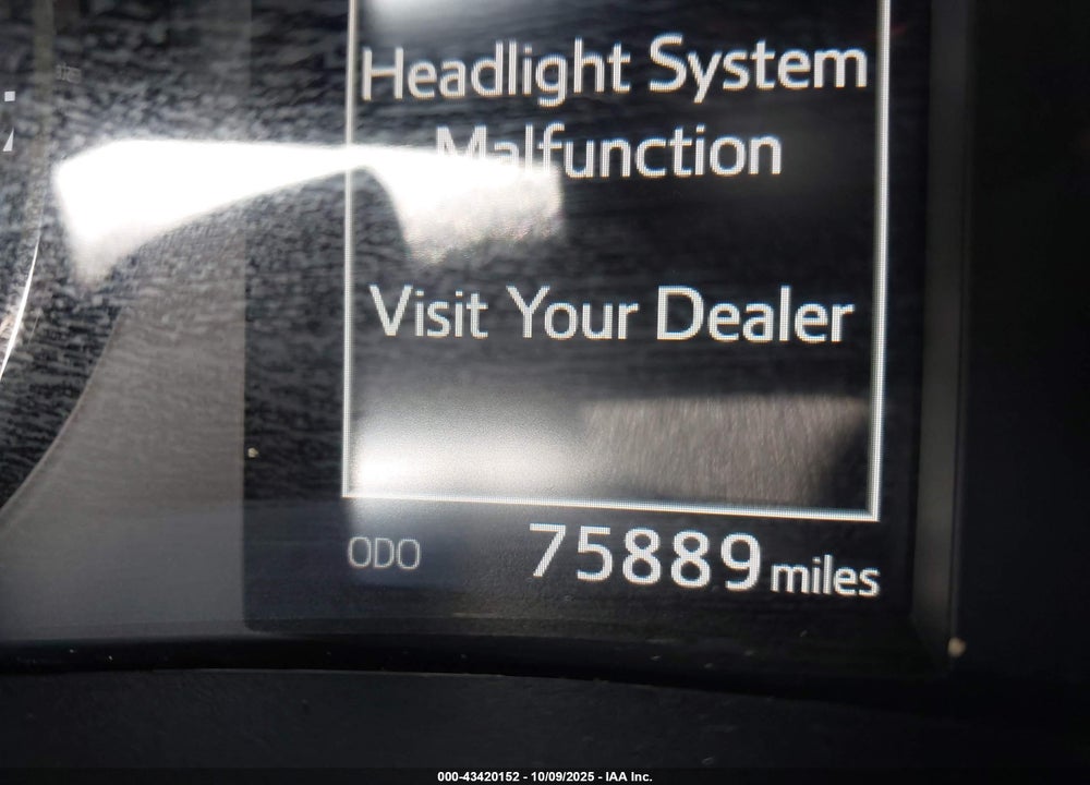 2019 TOYOTA COROLLA XLE VIN: 2T1BURHE0KC207658