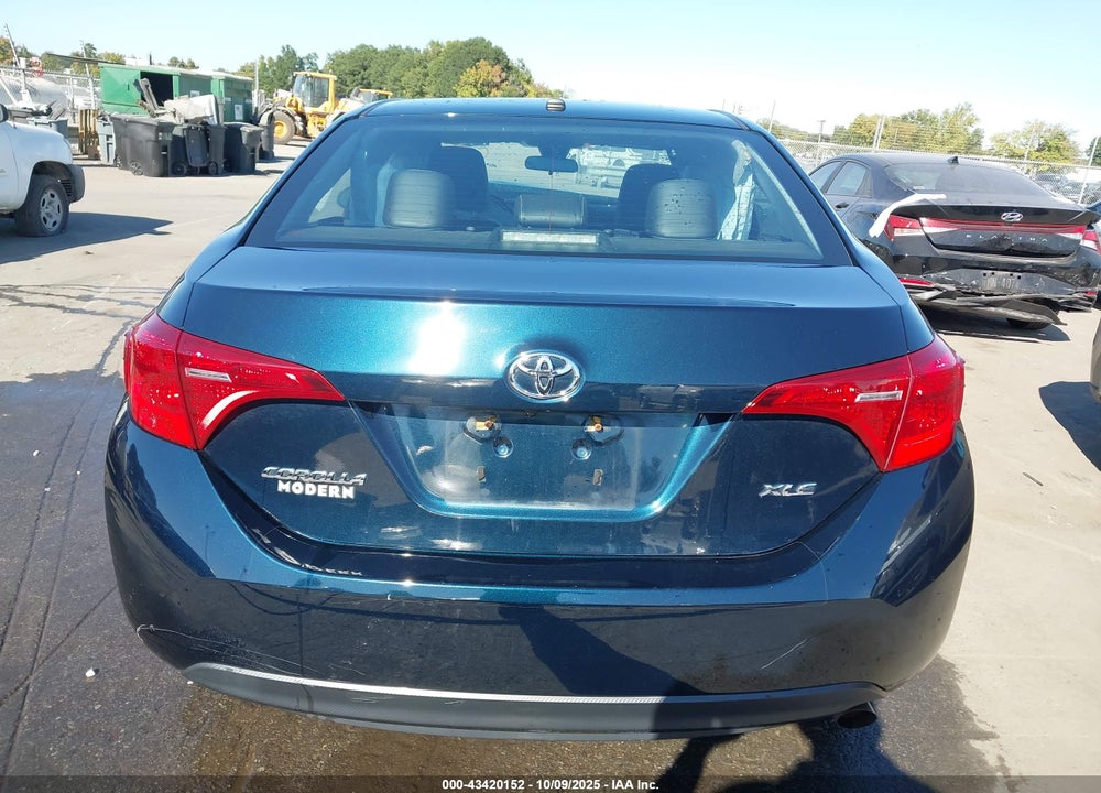 2019 TOYOTA COROLLA XLE VIN: 2T1BURHE0KC207658