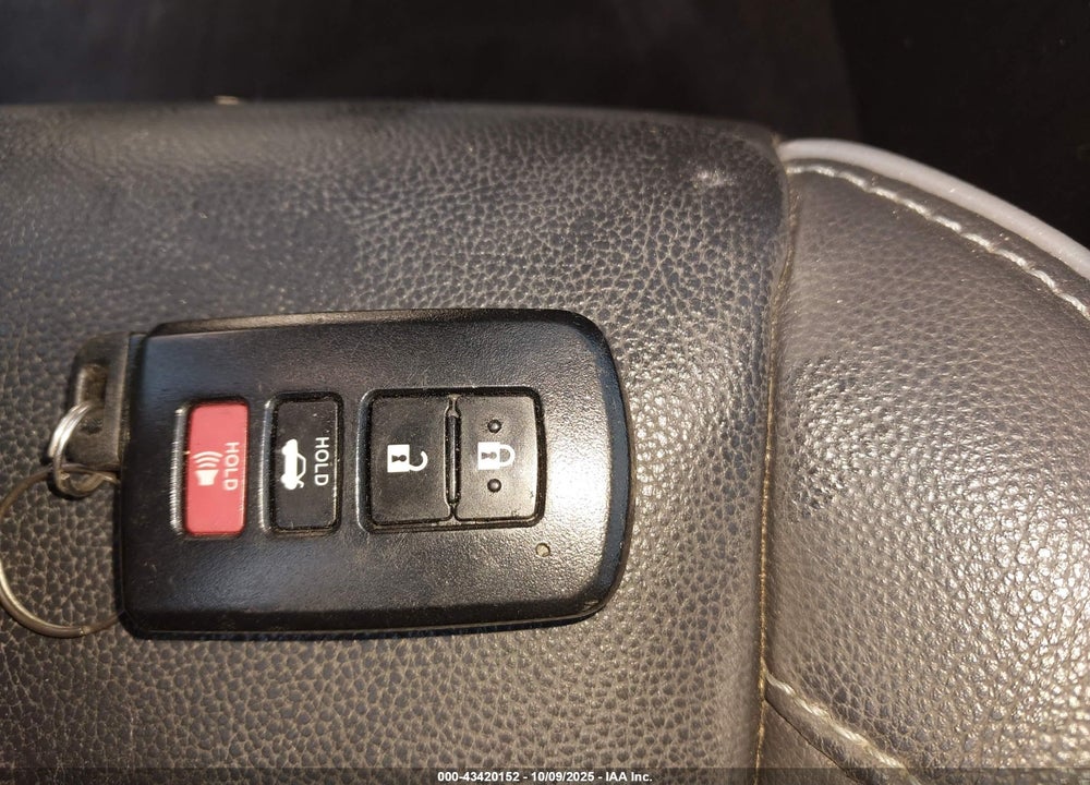2019 TOYOTA COROLLA XLE VIN: 2T1BURHE0KC207658